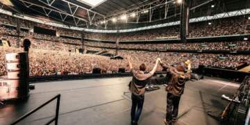 Tragjedi në koncertin e Oasis: Një fans humb jetën pas një rënie nga stadiumi në Wembley
