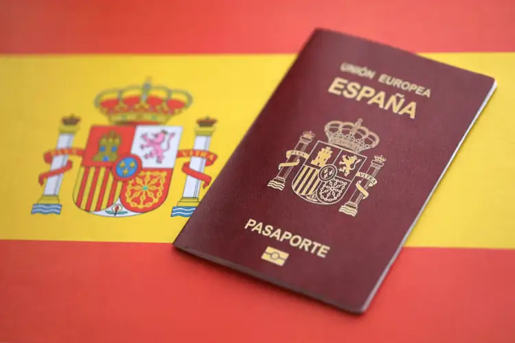 Tronditje në Barcelonë: Prindërit braktisin fëmijën 10-vjeçar në aeroport pasi pasaporta kishte skaduar