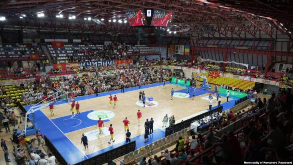 “Shqiptari i mirë është shqiptari i vdekur”/ FIBA nis hetim për korin racist në ndeshjen Maqedoni–Rumani