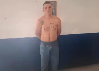 Horror në Argjentinë! Iu ofronte punë të pastrehëve më pas i vriste në shtëpinë e tij dhe i digjte, arrestohet 37-vjeçari