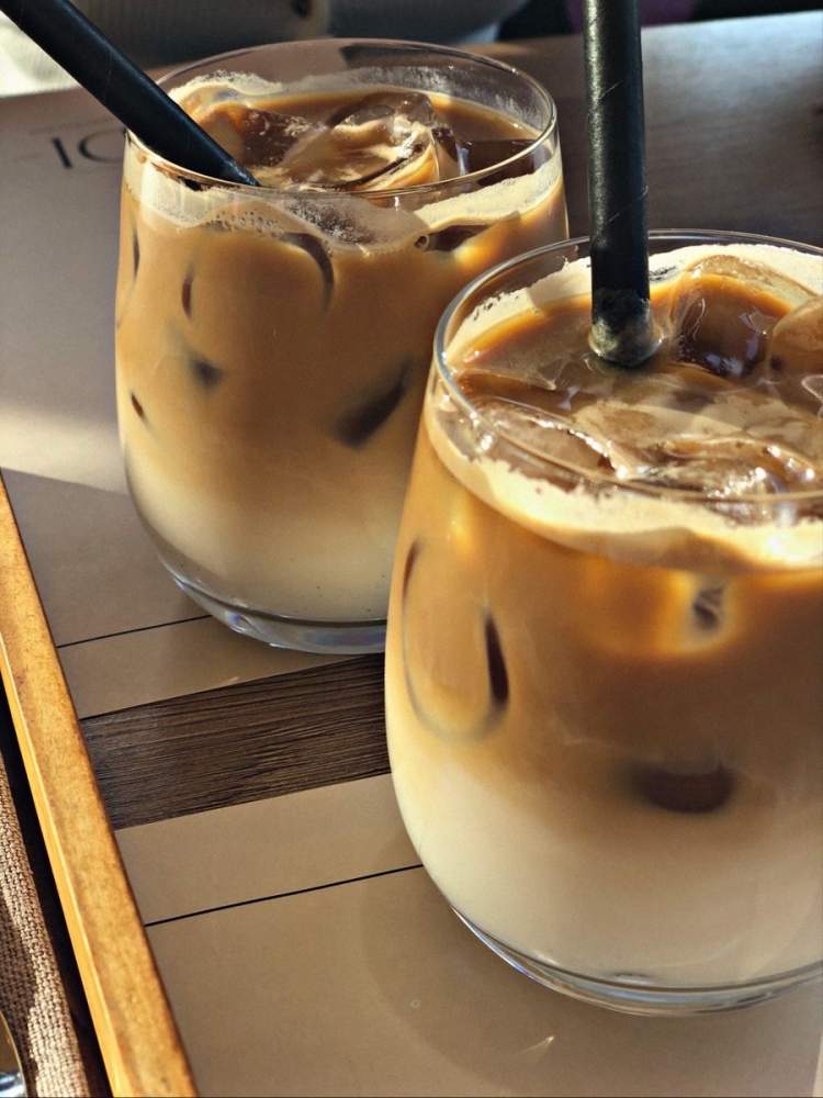 Kafeja mund të na ndihmojë të qëndrojmë të rinj, por ka një kusht!