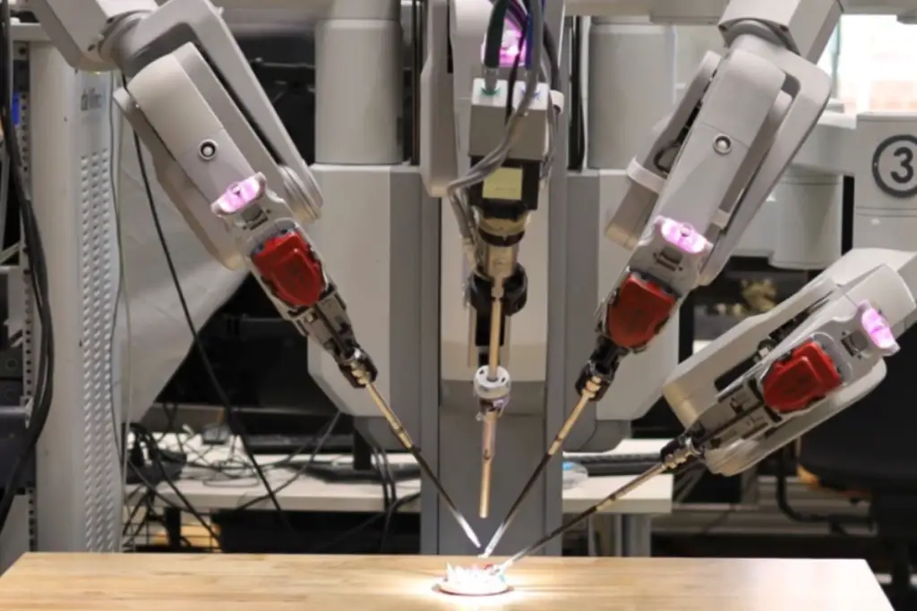 Për herë të parë në histori, një robot përfundon i vetëm një ndërhyrje të plotë kirurgjikale