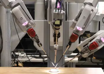 Për herë të parë në histori, një robot përfundon i vetëm një ndërhyrje të plotë kirurgjikale