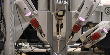 Për herë të parë në histori, një robot përfundon i vetëm një ndërhyrje të plotë kirurgjikale
