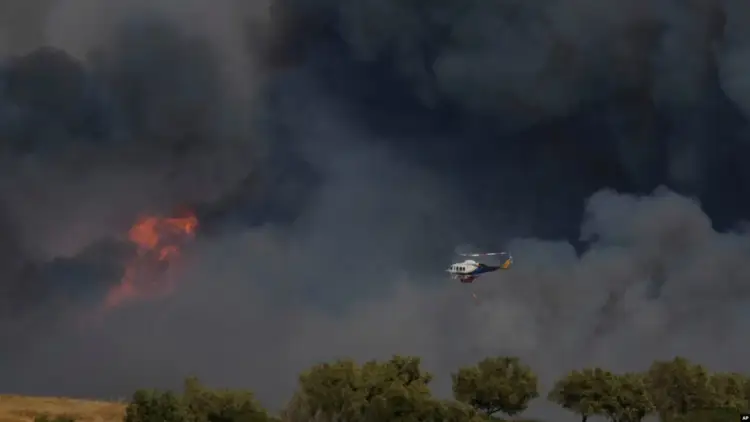 Zjarret në Greqi: Një viktimë dhe evakuime për shkak të erërave të fuqishme