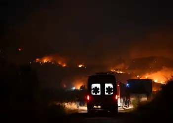 Situatë kritike nga zjarret në Finiq, digjen dy banesa! Evakuohen banorët