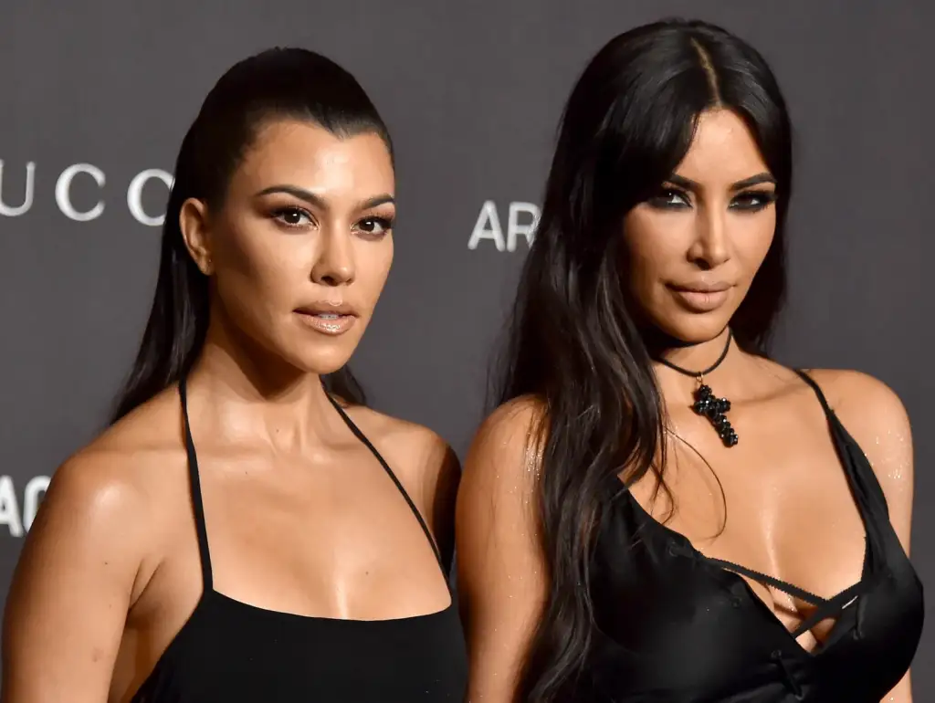 Brenda përçarjes së Kardashianëve: Kourtney kërcënon të largohet nga reality show, ndërsa tensionet mes motrave arrijnë kulmin