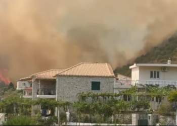 Zjarri rrethon shtëpitë në Kasapaj të Delvinës, flakët përhapen me shpejtësi