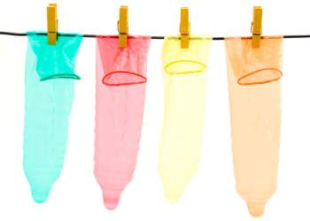 Kondom që ndryshon ngjyrë: paralajmërim i drejtpërdrejtë për infeksionet seksuale