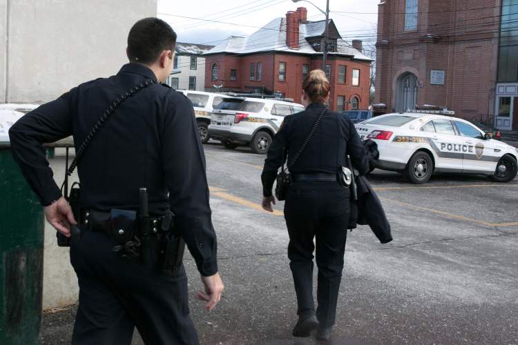 Tre të vrarë dhe tetë të plagosur në një klub nate në Brooklyn