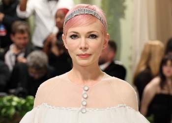 Michelle Williams bëhet nënë për herë të katërt përmes një nëne surrogate