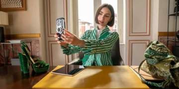 “Emily in Paris” rikthehet me sezonin e pestë – këtë herë në Itali!