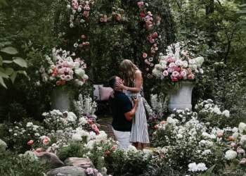 Surprizë!! Fejohet çifti i njohur i showbizit