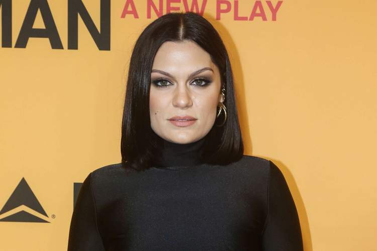 Jessie J zbulon se e pret një tjetër operacion dhe tregon planet për vitin