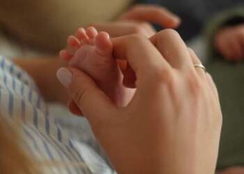 Rënia e frikshme e lindshmërisë: Shqipëria po mbetet pa fëmijë, a kemi ende kohë për ta kthyer?