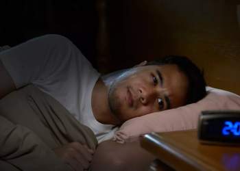 Nuk mund të flini? Shëndeti i zorrëve mund të jetë pjesërisht fajtor