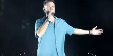 Konstantinos Argyros kërkon 1 minutë heshtje për mikun e tij që u vra: Ky koncert i kushtohet atij