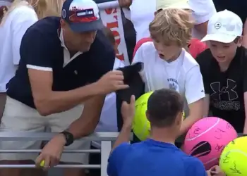 CEO shkakton kaos në US Open: I rrëmben një fëmije kapelen e nënshkruar nga duart