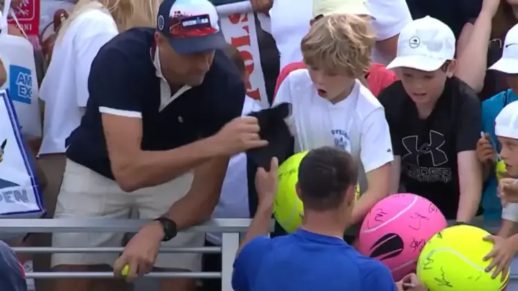 CEO shkakton kaos në US Open: I rrëmben një fëmije kapelen e nënshkruar nga duart