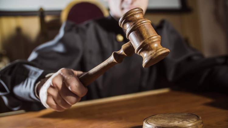 E fshehu identitetin transgjinor: Gjykata britanike shpall fajtore 21-vjeçaren për dhunë seksuale