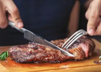 Studimi: Konsumimi i mishit mund të mbrojë nga vdekjet që lidhen me kancerin