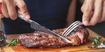 Studimi: Konsumimi i mishit mund të mbrojë nga vdekjet që lidhen me kancerin