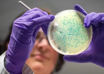 Inteligjenca artificiale krijon antibiotikë për gonorrenë dhe superbakteret MRSA