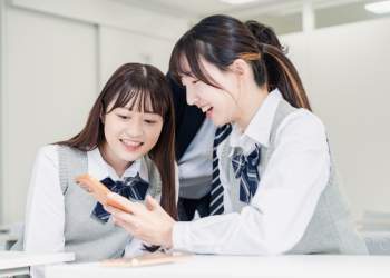 Ligji i ri! Koreja e Jugut ndalon telefonat në klasa