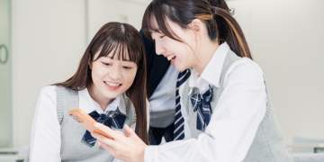 Ligji i ri! Koreja e Jugut ndalon telefonat në klasa