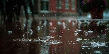 Parashikimi i motit për sot: Reshje shiu dhe shtrëngata në veri dhe lindje