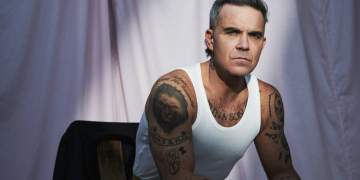 Robbie Williams: T’u japësh fëmijëve celularë është abuzim, është si t’u japësh drogë
