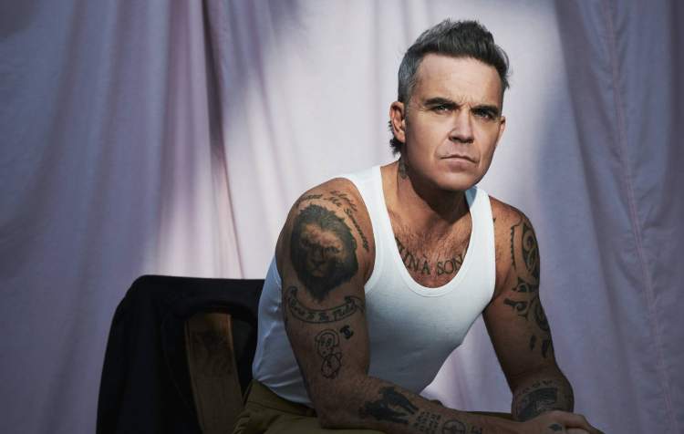 Robbie Williams: T’u japësh fëmijëve celularë është abuzim, është si t’u japësh drogë