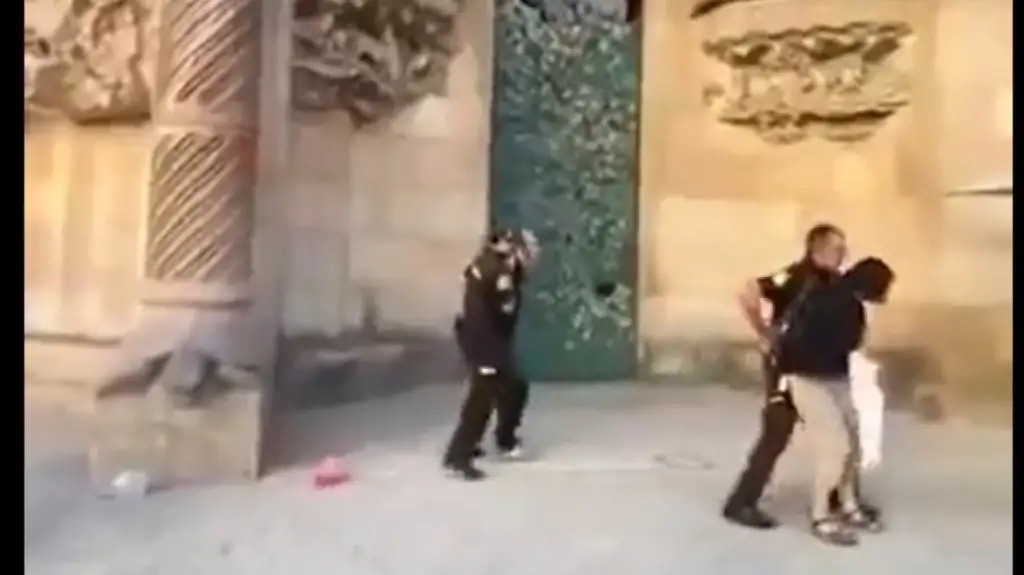 Video/ Aktivistët e klimës spërkasin me bojë fasadën e Sagrada Familias