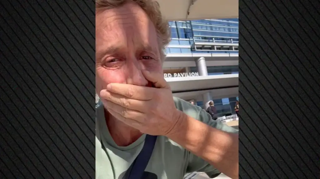 Video/ Komediani Pauly Shore shpërtheu në lot pasi iu hoq një tumor nga pankreasi