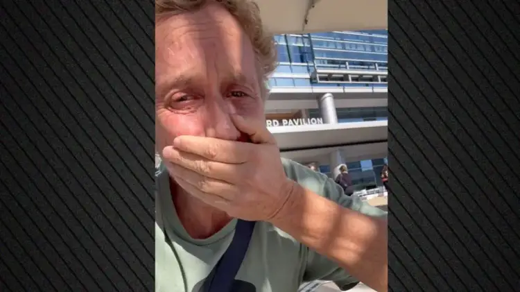 Video/ Komediani Pauly Shore shpërtheu në lot pasi iu hoq një tumor nga pankreasi