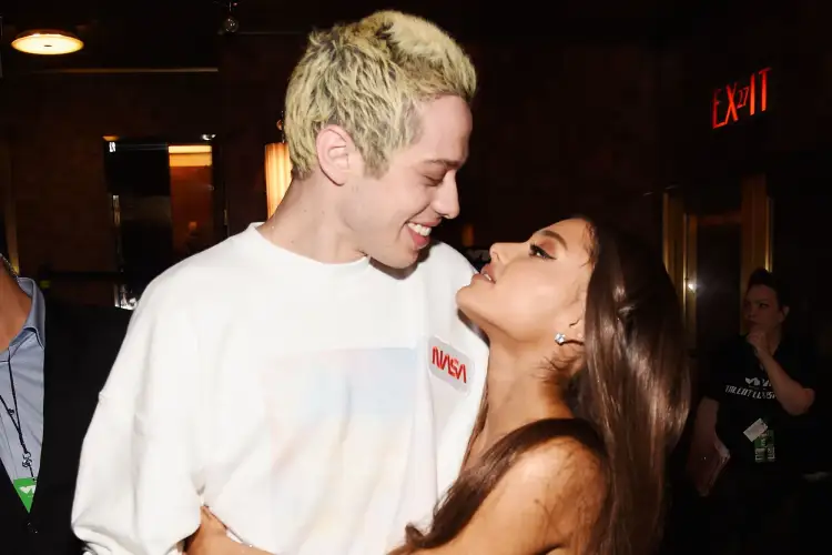 “U ndjeva i ekspozuar dhe i përdorur”/  Pete Davidson flet për pasojat e lidhjes me Ariana Grande