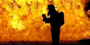 Shqipëria në flakë / 29 vatra ende aktive, përfshihet edhe aviacioni ndërkombëtar