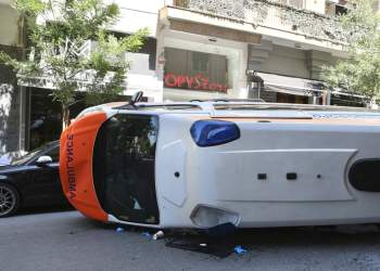 Aksident fatal në Goudi, ambulanca përmbyset gjatë transportit të pacientit, humb jetën 54-vjeçari