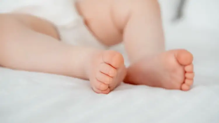 Britani/ Foshnja ndërron jetë nga kolla e mirë, ja ku gaboi nëna