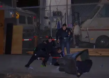 Dy të vdekur dhe gjashtë të plagosur nga të shtënat në Los Angeles