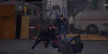 Dy të vdekur dhe gjashtë të plagosur nga të shtënat në Los Angeles