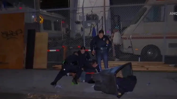 Dy të vdekur dhe gjashtë të plagosur nga të shtënat në Los Angeles