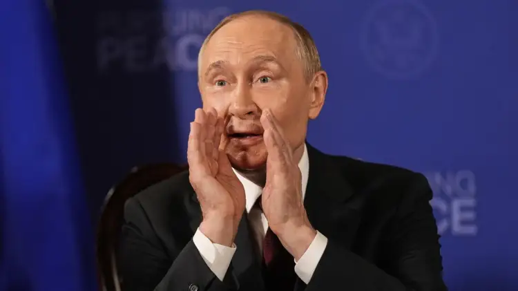 Një breshëri pyetjesh për Putin pak para takimit me Trump në Alaska, videoja e reagimit të tij