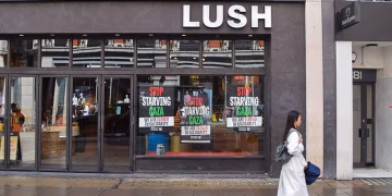 ‘Lush’ në protestë! Mbyll dyqanet dhe faqen online për Palestinën