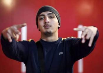 Moment i sikletshëm në koncert, El Morad refuzon gjestin e fanses shqiptare