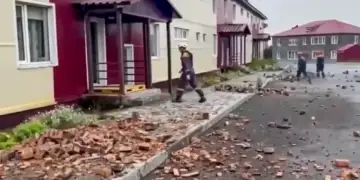 Tërmet i fuqishëm me magnitudë 7.8 ballë në Rusi, paralajmërim për cunami