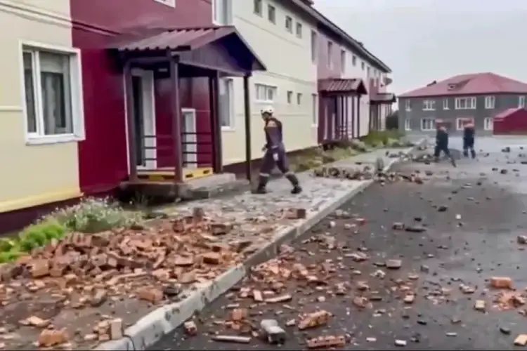 Tërmet i fuqishëm me magnitudë 7.8 ballë në Rusi, paralajmërim për cunami