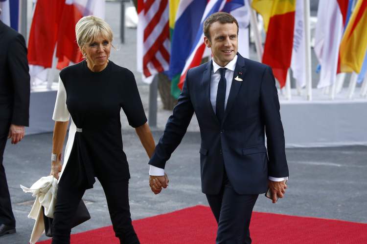 “Është burrë”/ Brigitte Macron sfidon shpifjet, çifti presidencial përgatitet për betejë ligjore në SHBA
