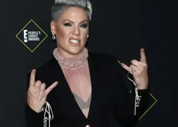 Pink i shqetëson fansat, shfaqet me një injeksion intravenoz