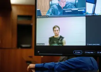 “Djali ynë është në TV”/ Si e kuptuan prindërit e Tyler Robinson se djali i tyre ishte vrasësi i Charlie Kirk?